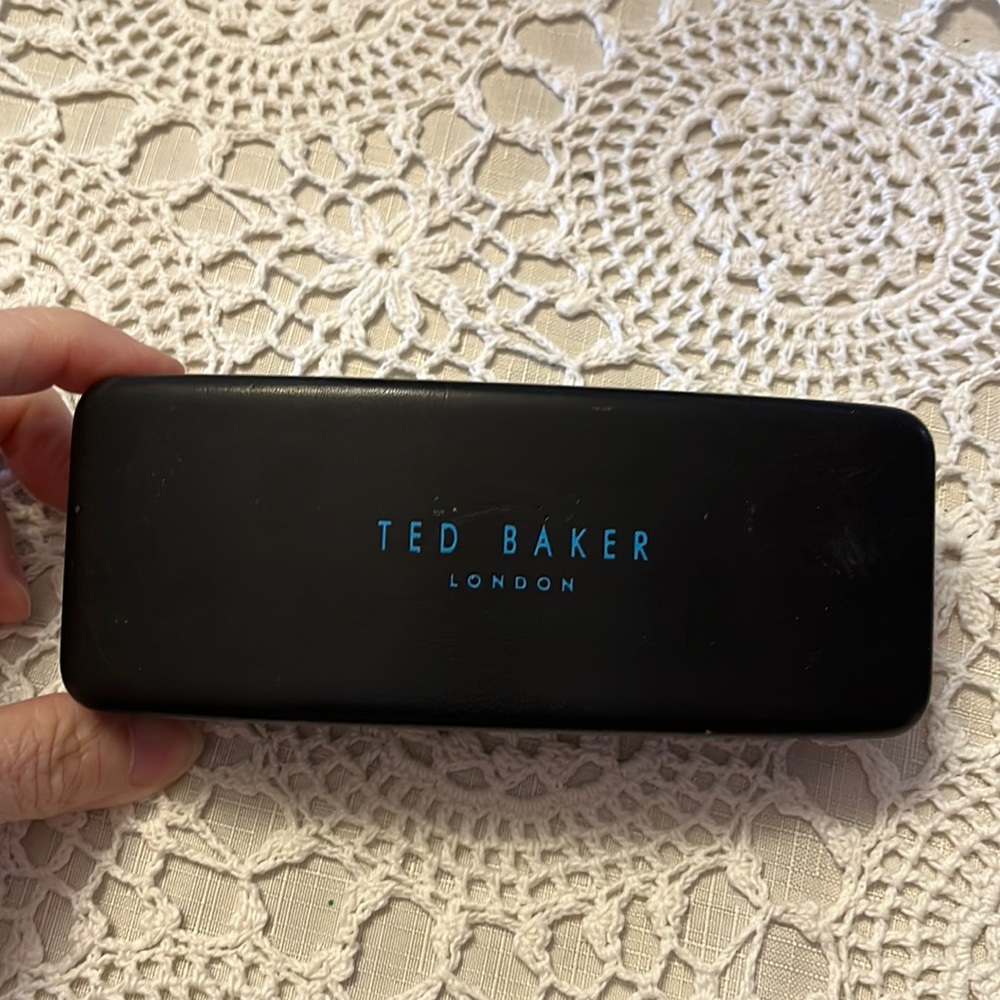 Host Pick! Ted Baker eyeglasses case 🎉🥳